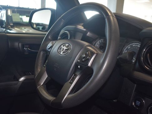 Used 2019 Toyota Tacoma TRD Off-Road w/ Technology Package AWD/4WD image 28