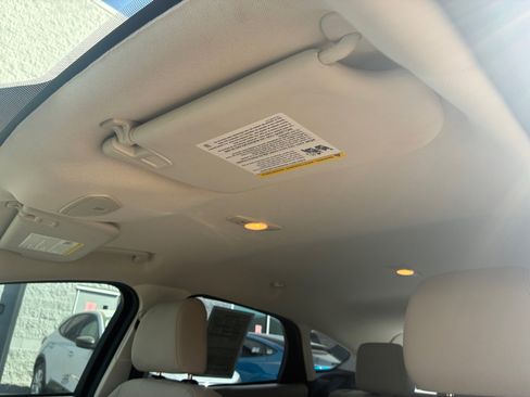 Used 2016 Ford Focus SE w/ SE Power Seat Package image 34