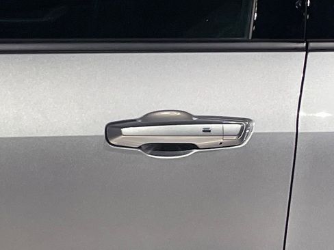 Used 2025 GMC Acadia Elevation image 17