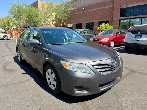 Used 2011 Toyota Camry LE FWD image 3