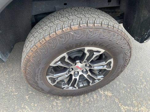 Certified 2025 GMC Canyon AT4 AWD/4WD image 12