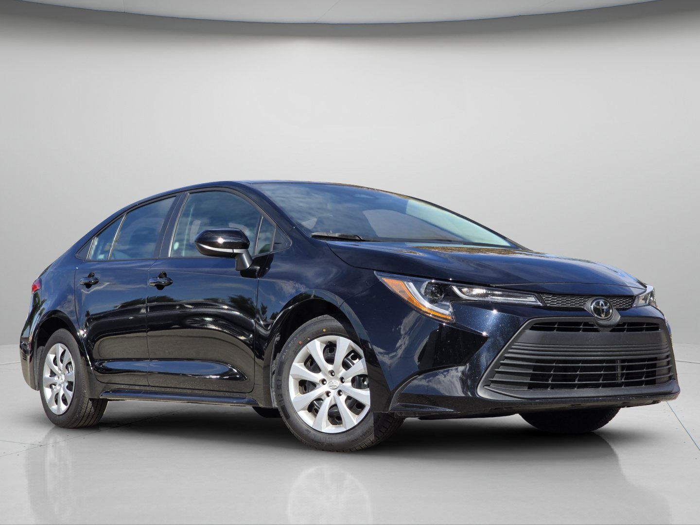 Used 2026 Toyota Corolla LE FWD image 2
