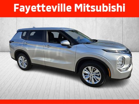 New 2026 Mitsubishi Outlander ES image 1