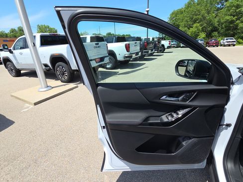 New 2026 Chevrolet Equinox RS w/ Convenience Package III FWD image 12