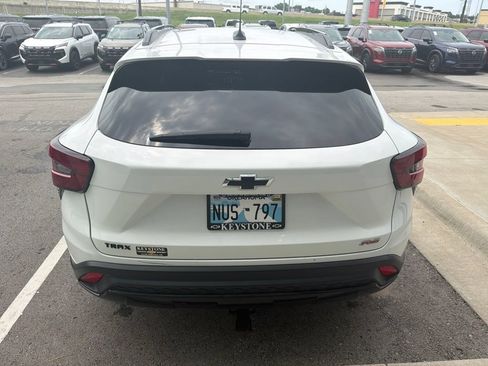 Used 2024 Chevrolet Trax RS w/ Sunroof Package FWD image 5