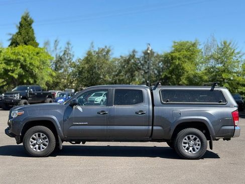 Used 2017 Toyota Tacoma SR5 w/ Tow Package AWD/4WD image 2