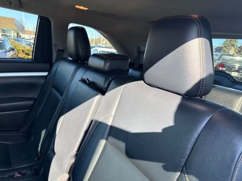 Used 2018 Toyota Highlander XLE image 19
