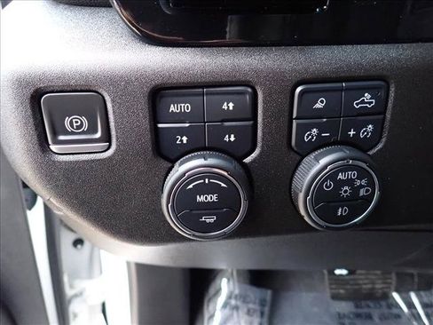Used 2023 Chevrolet Silverado 1500 High Country w/ High Country Premium Package AWD/4WD image 16