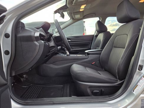 Used 2024 Nissan Altima 2.5 SV image 12