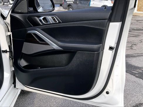 Certified 2024 BMW X6 xDrive40i w/ Premium Package image 25