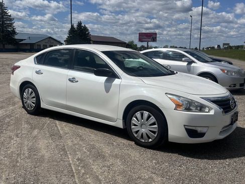 Used 2013 Nissan Altima 2.5 S FWD image 3