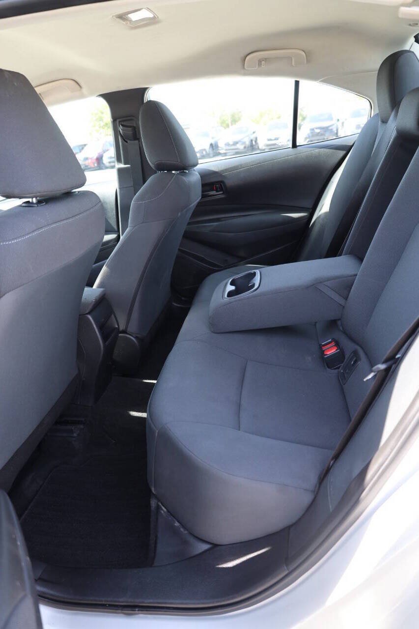Used 2022 Toyota Corolla LE FWD image 17