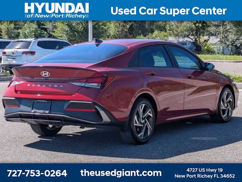 Certified 2025 Hyundai Elantra Sport FWD image 5