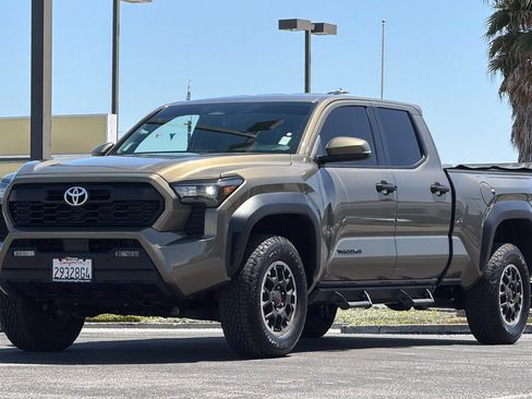 Used 2025 Toyota Tacoma TRD Off-Road w/ TRD Off Road Upgrade Package AWD/4WD image 10