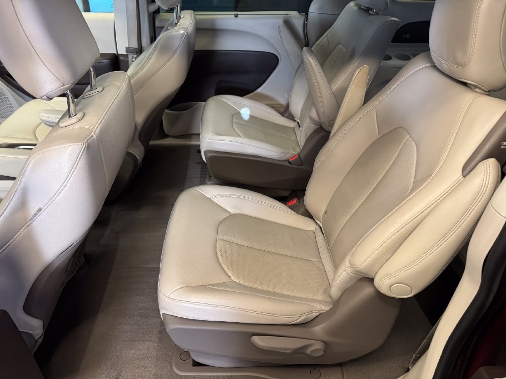 Used 2021 Chrysler Pacifica Touring-L FWD image 20
