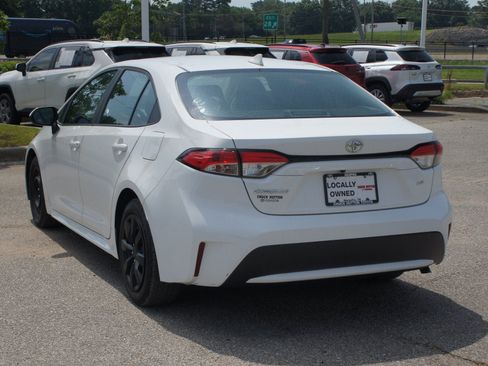 Used 2021 Toyota Corolla LE w/ Carpet Mat Package (TMS) FWD image 13