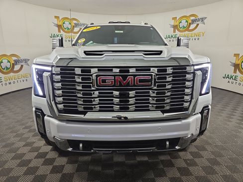 Used 2024 GMC Sierra 2500 Denali w/ Denali Reserve Package AWD/4WD image 3