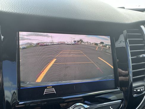 Used 2022 Chevrolet Trax LT w/ LT Convenience Package image 18