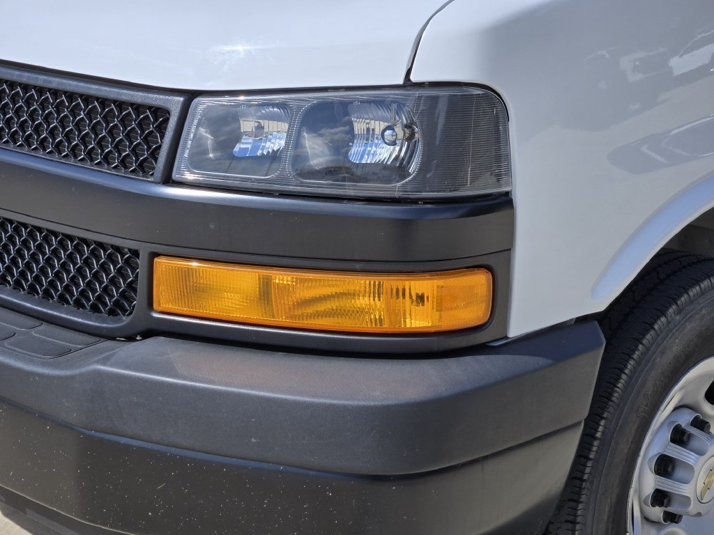 Used 2024 Chevrolet Express 3500 Extended RWD image 9