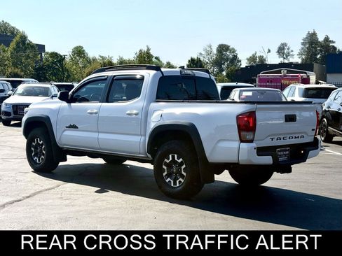 Used 2017 Toyota Tacoma TRD Off-Road AWD/4WD image 7