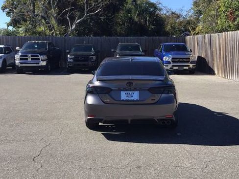 Used 2022 Toyota Camry SE image 6