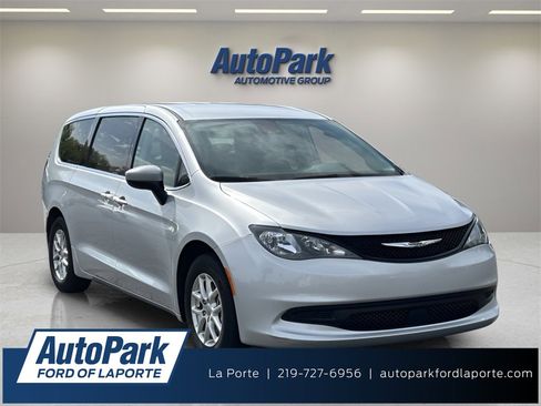 Used 2023 Chrysler Voyager LX image 1