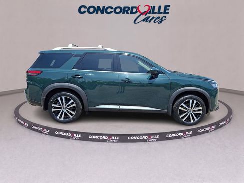 Certified 2023 Nissan Pathfinder Platinum w/ Cargo Package FWD image 8