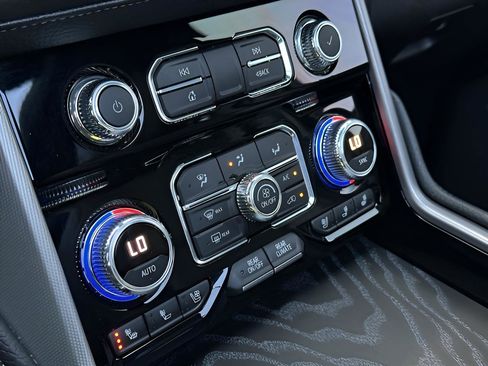 Used 2022 GMC Yukon XL Denali image 23