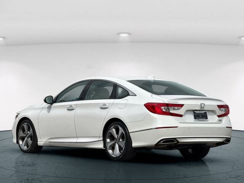 Used 2018 Honda Accord Touring image 5