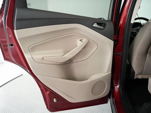 Used 2019 Ford Escape SE image 36