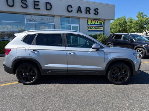 Certified 2023 Volkswagen Taos SE w/ Panoramic Sunroof Package AWD/4WD image 2