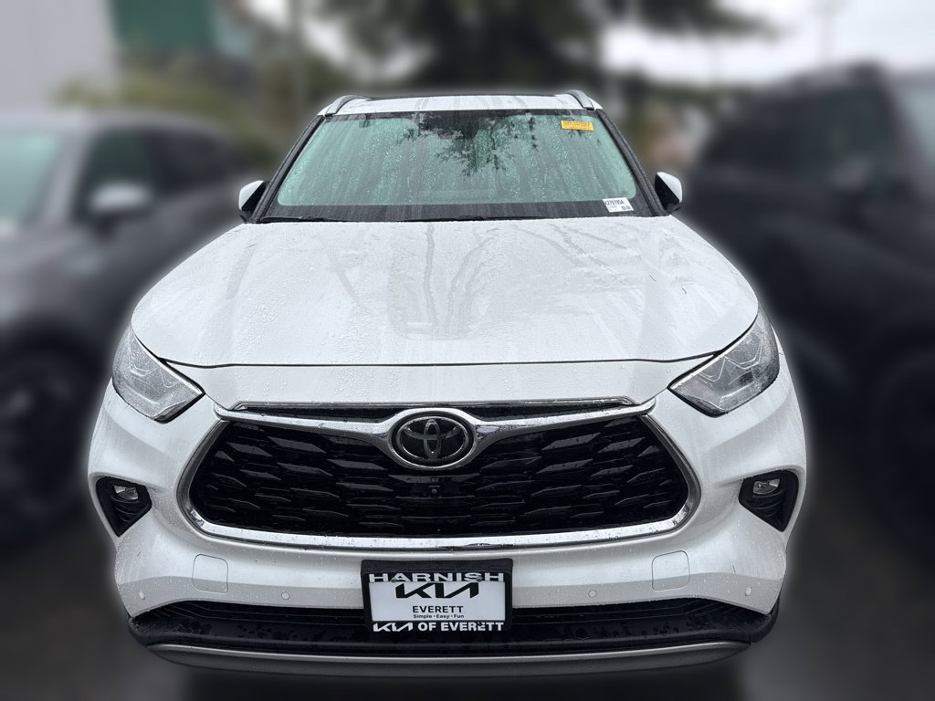 Used 2024 Toyota Highlander Platinum AWD/4WD image 2