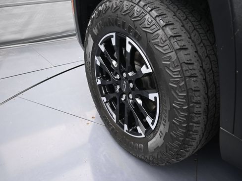 Certified 2024 Chevrolet Traverse Z71 AWD/4WD image 37