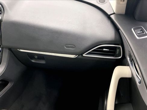 Used 2017 Jaguar F-PACE Prestige image 17