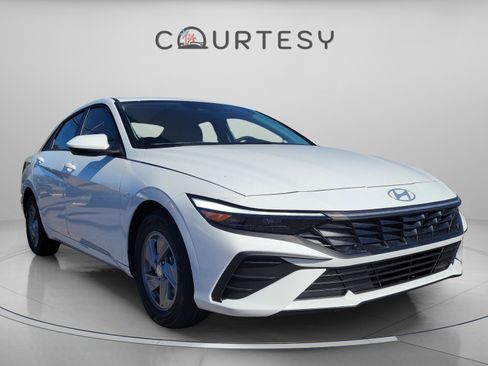 New 2026 Hyundai Elantra SE image 4
