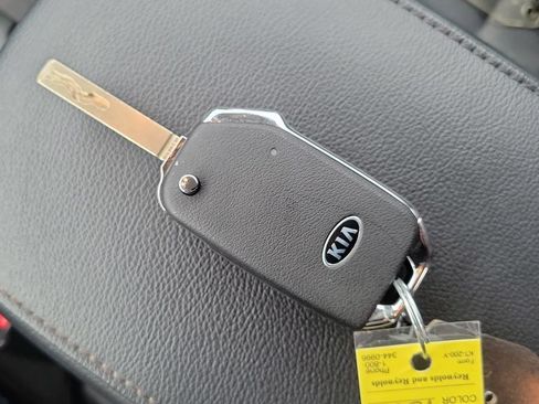 Used 2020 Kia Soul LX FWD image 22