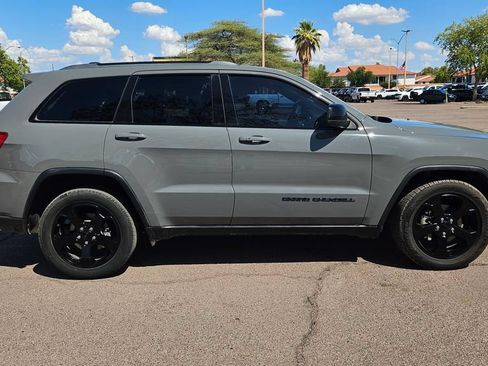 Used 2019 Jeep Grand Cherokee Laredo RWD image 12
