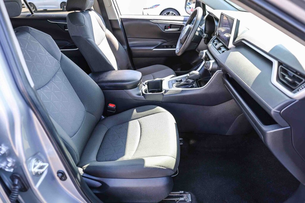 Certified 2025 Toyota RAV4 XLE AWD/4WD image 8