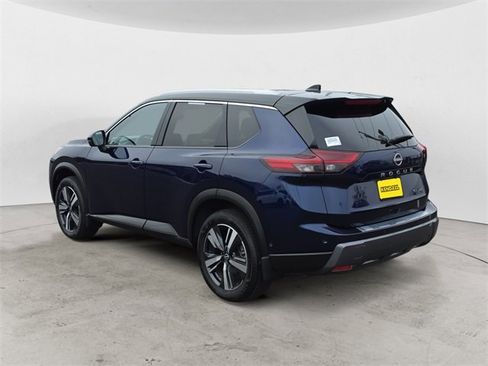 Used 2025 Nissan Rogue SL w/ SL Premium Package image 3