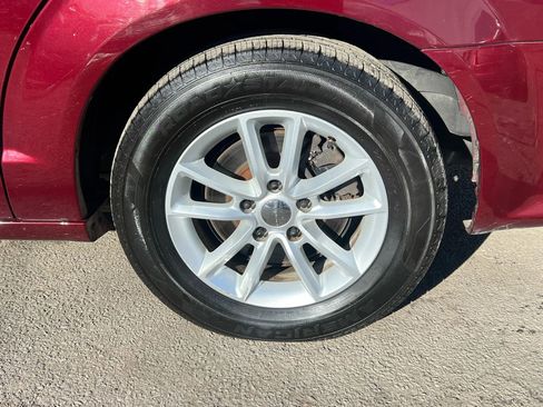 Used 2019 Dodge Grand Caravan SXT image 11