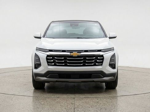 Used 2025 Chevrolet Equinox LT image 2
