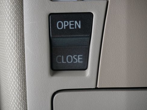 Used 2014 Toyota Camry XLE FWD image 23