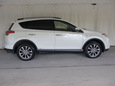 Used 2018 Toyota RAV4 Limited AWD/4WD image 7