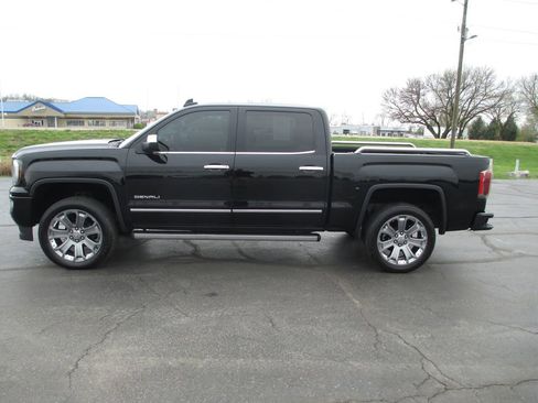 Used 2018 GMC Sierra 1500 Denali w/ Denali Ultimate Package image 10
