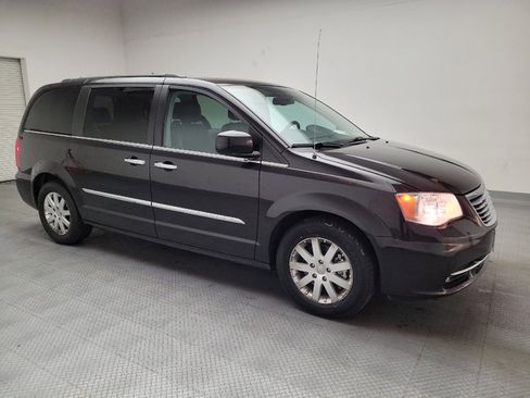 Used 2015 Chrysler Town & Country Touring w/ Driver Convenience Group FWD image 11