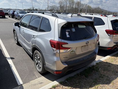 Used 2019 Subaru Forester Premium image 4