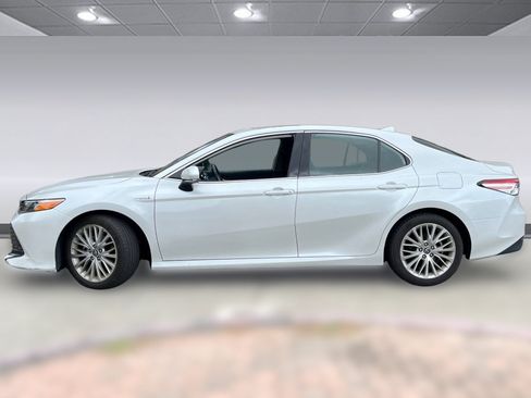 Used 2020 Toyota Camry XLE w/ Driver Assist Package FWD image 2