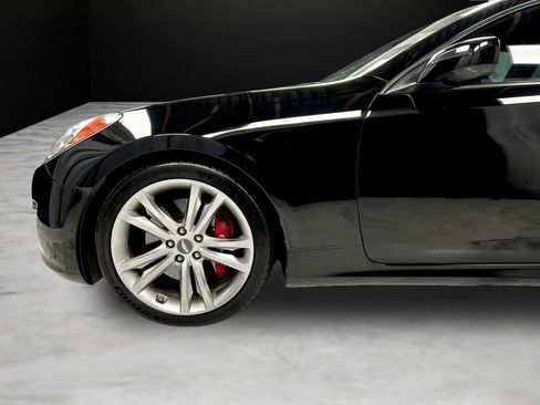 Used 2011 Hyundai Genesis 3.8 RWD image 10