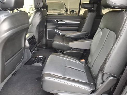 Used 2024 Jeep Wagoneer Series II w/ Flexible Seating Group image 9