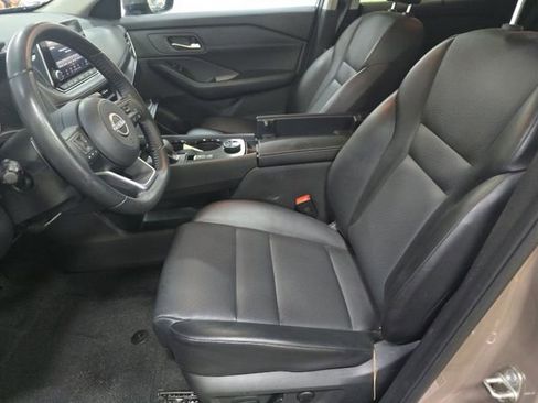 Used 2024 Nissan Rogue SV w/ SV Premium Package image 7